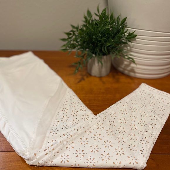 RARE Aerie Move Leggings with Cut-out Mesh Detail - Picture 1 of 4